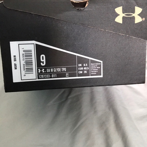 Softball cleats - Picture 2 of 6